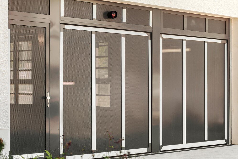 Synchronised Sliding Door